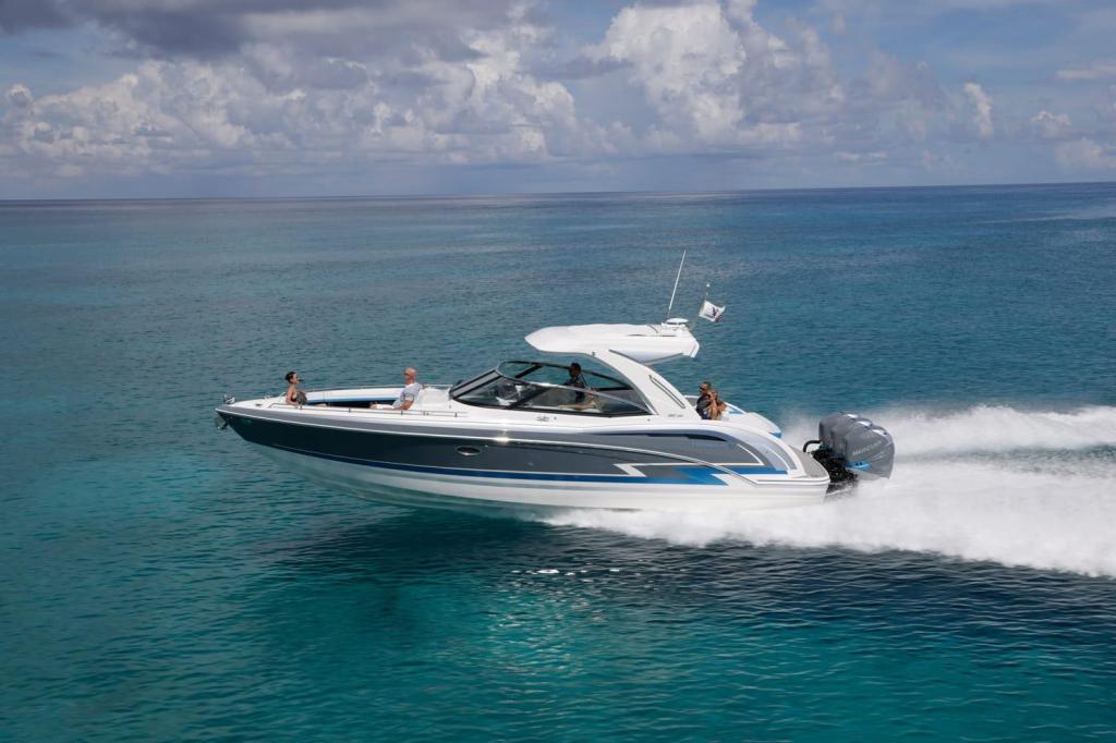 Formula 350 Crossover Bowrider