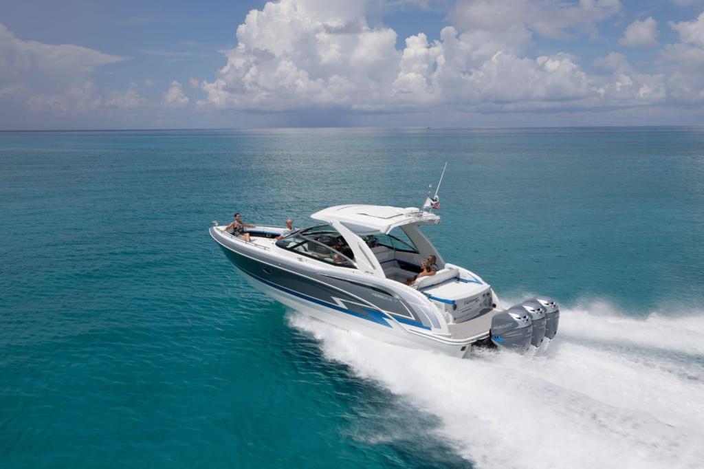 Formula 350 Crossover Bowrider