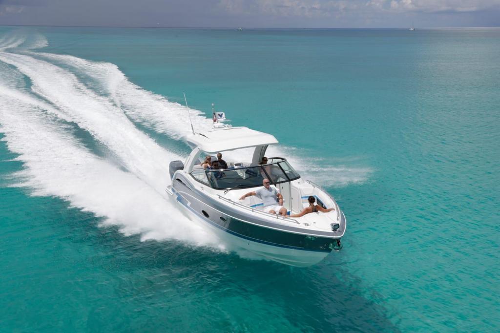 Formula 350 Crossover Bowrider