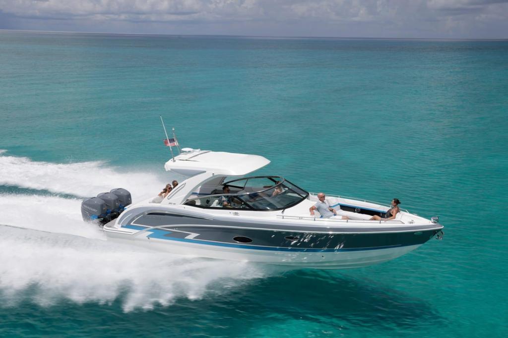 Formula 350 Crossover Bowrider