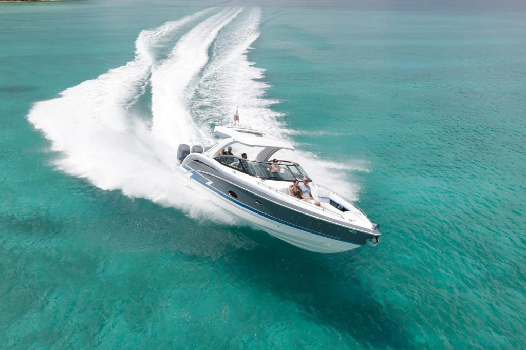 Formula 350 Crossover Bowrider