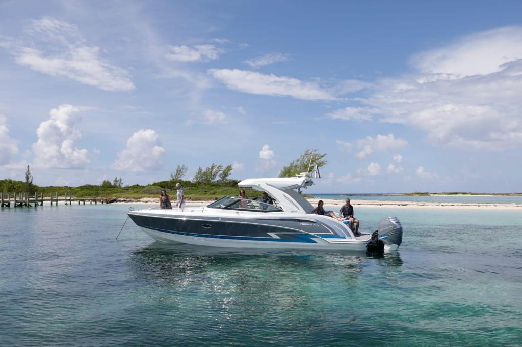 Formula 350 Crossover Bowrider