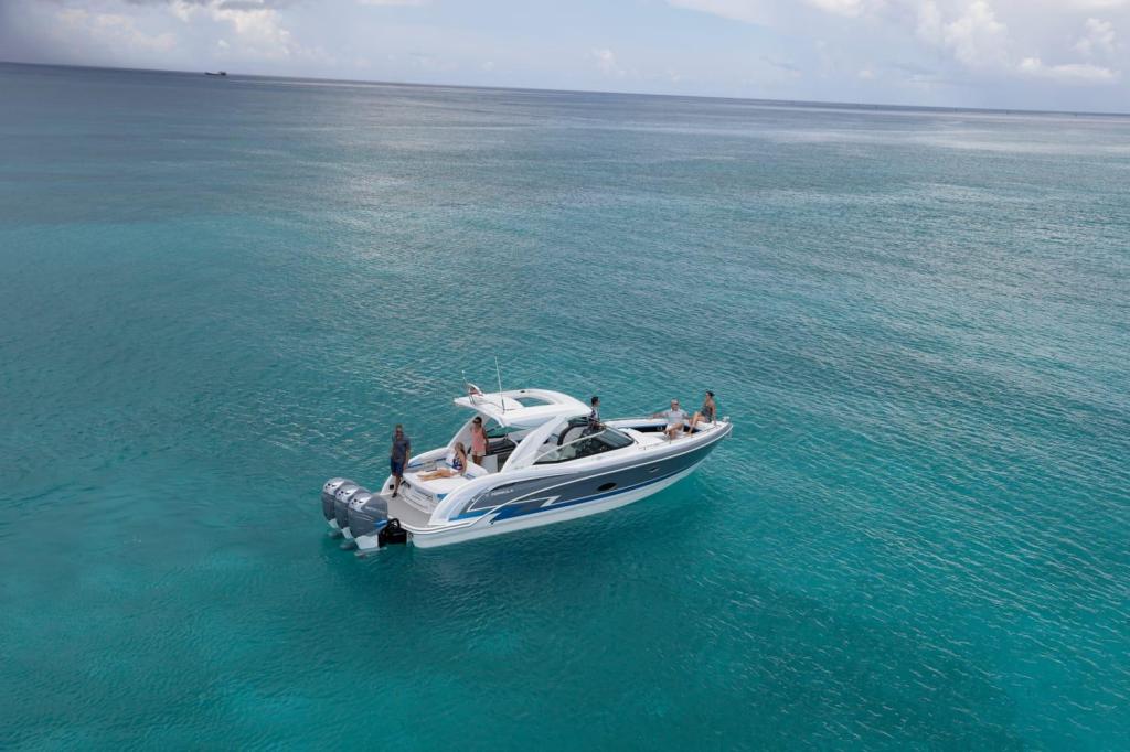 Formula 350 Crossover Bowrider