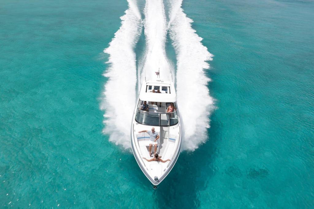 Formula 350 Crossover Bowrider