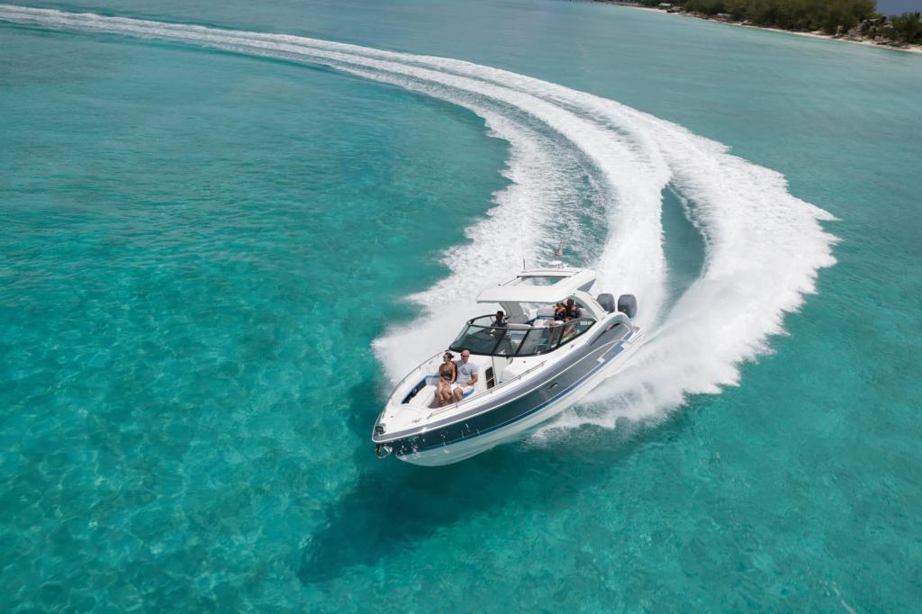 Formula 350 Crossover Bowrider