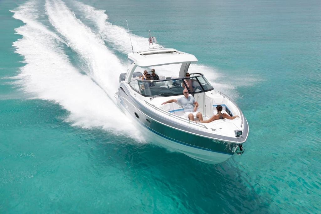 Formula 350 Crossover Bowrider