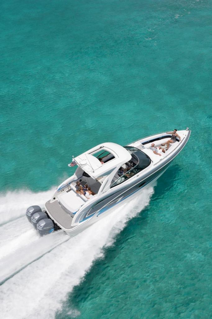 Formula 350 Crossover Bowrider