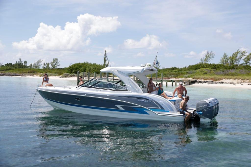 Formula 350 Crossover Bowrider
