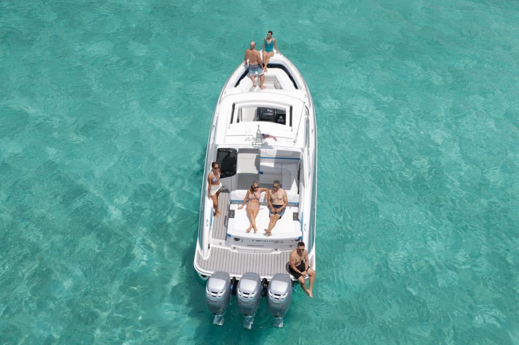 Formula 350 Crossover Bowrider