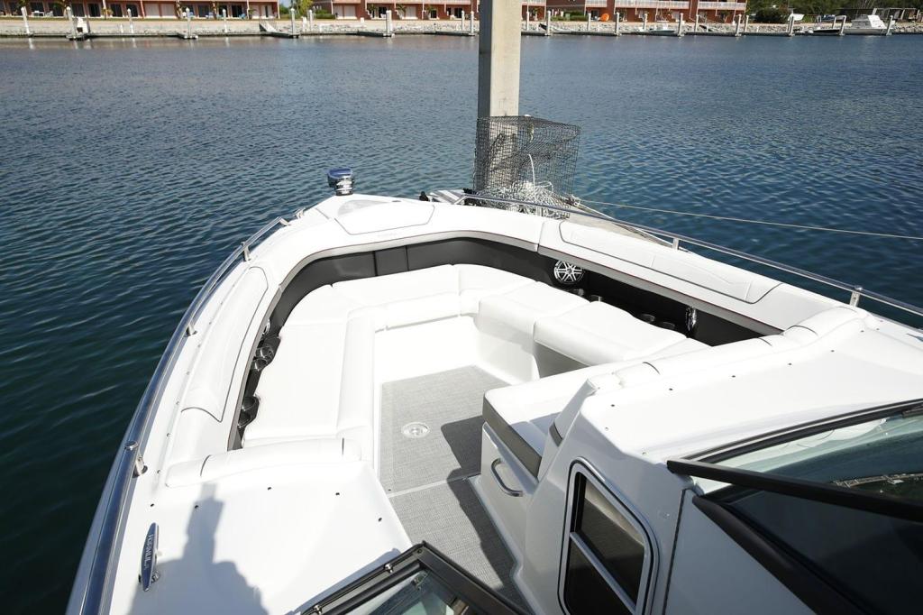 Formula 350 Crossover Bowrider