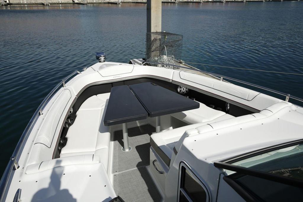 Formula 350 Crossover Bowrider