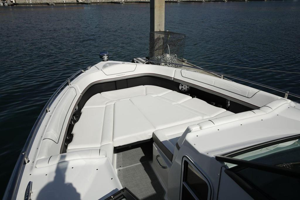 Formula 350 Crossover Bowrider