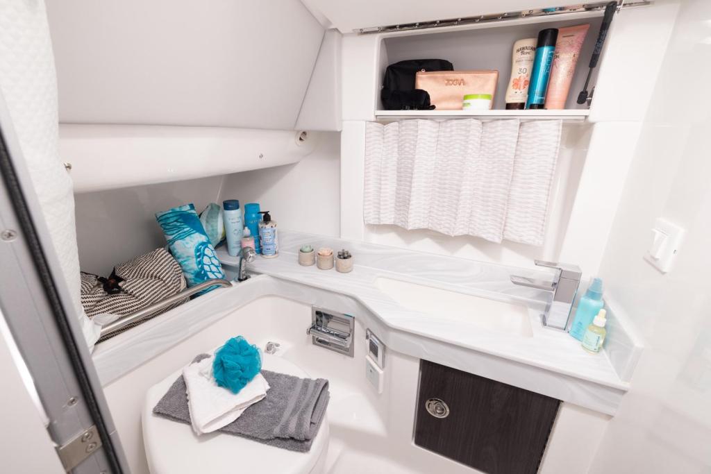 Formula 350 Crossover Bowrider