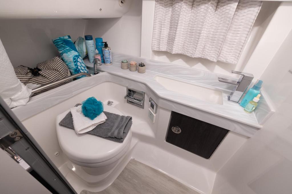 Formula 350 Crossover Bowrider