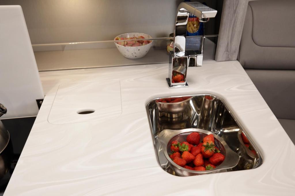 Formula 350 Sun Sport