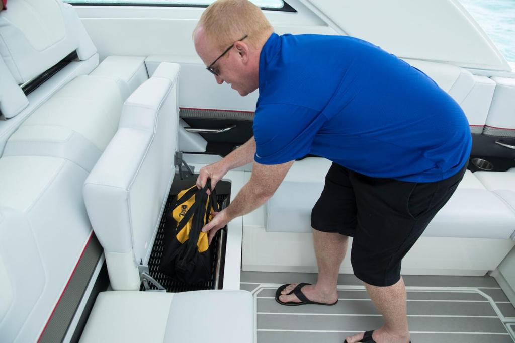 Formula 430 Super Sport Crossover