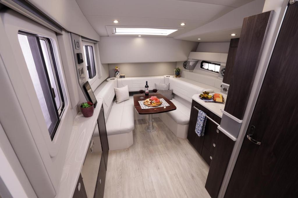 Formula 430 Super Sport Crossover