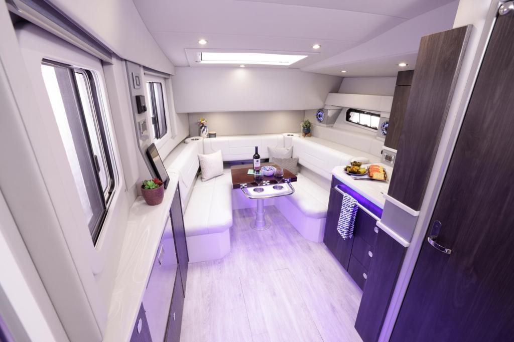 Formula 430 Super Sport Crossover