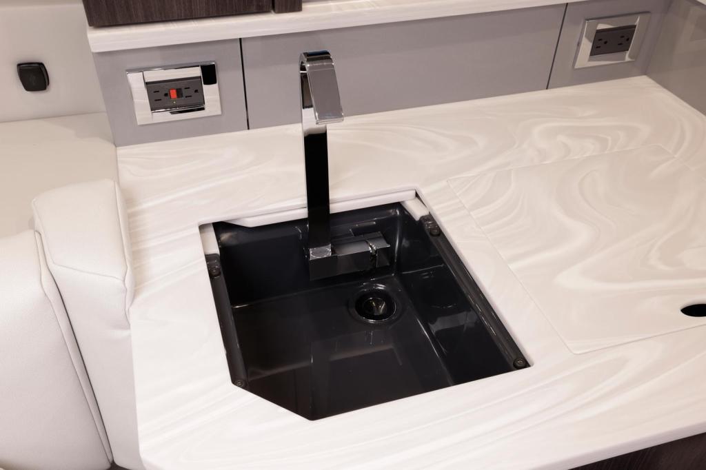 Formula 430 Super Sport Crossover