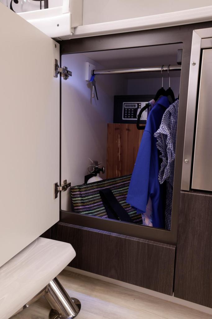 Formula 430 Super Sport Crossover