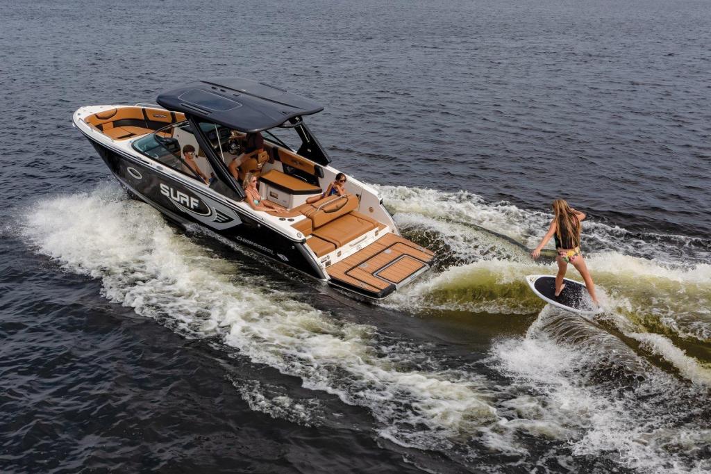 Chaparral 28 Surf