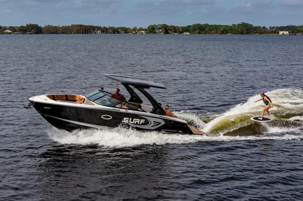 Chaparral 28 Surf