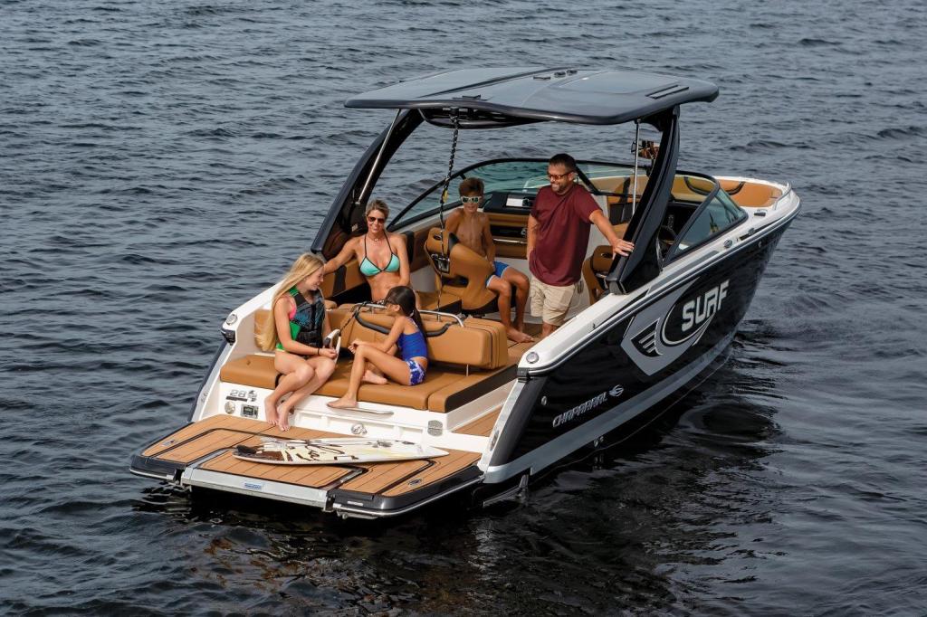 Chaparral 28 Surf
