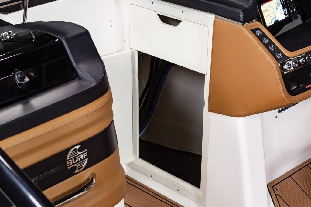 Chaparral 28 Surf