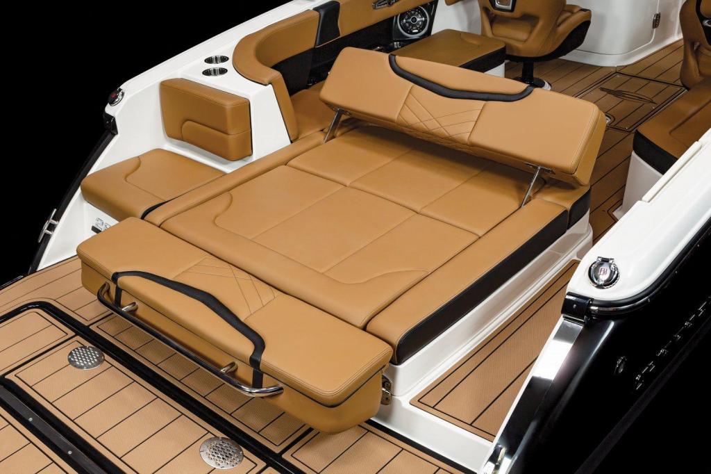 Chaparral 28 Surf