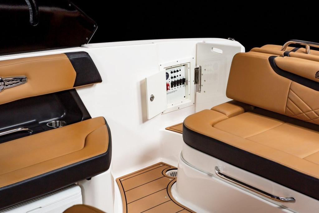 Chaparral 28 Surf