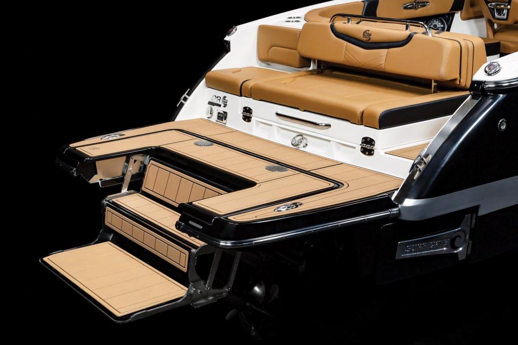 Chaparral 28 Surf