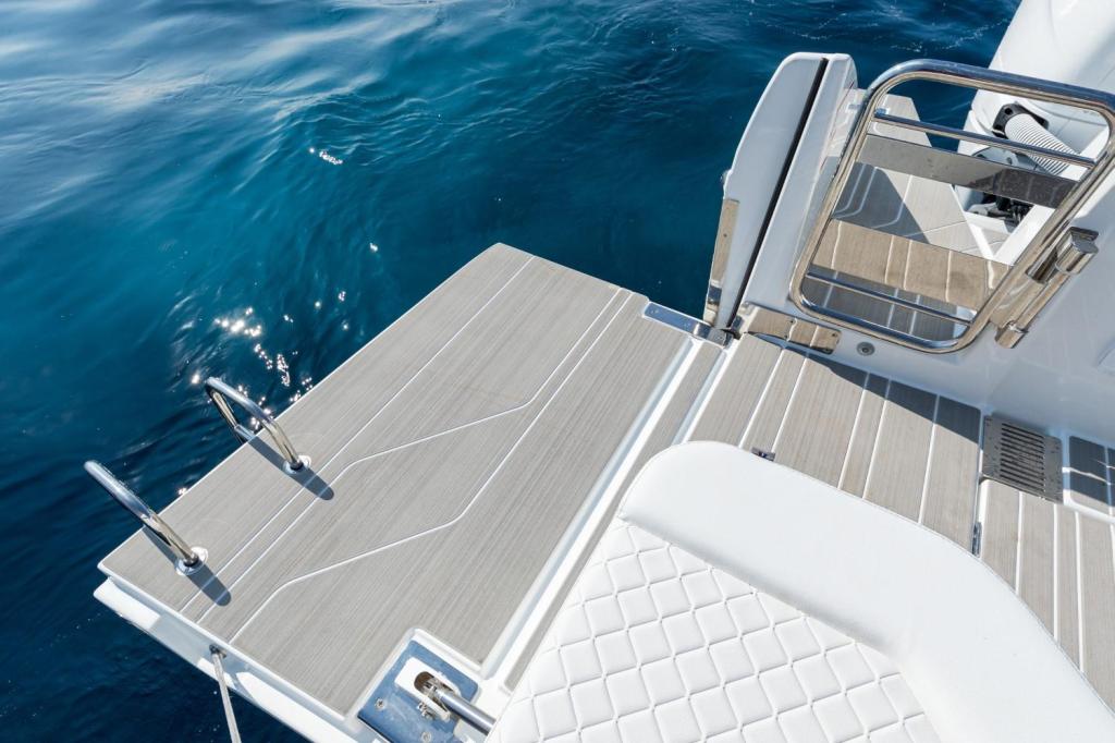Wellcraft 38 T-Top