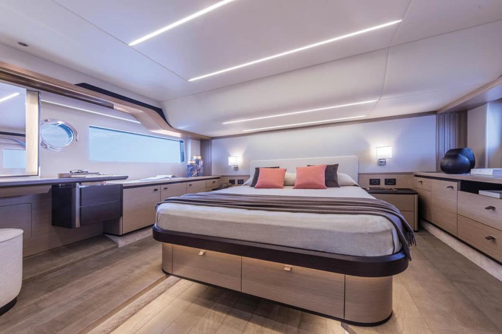 Absolute Navetta 53