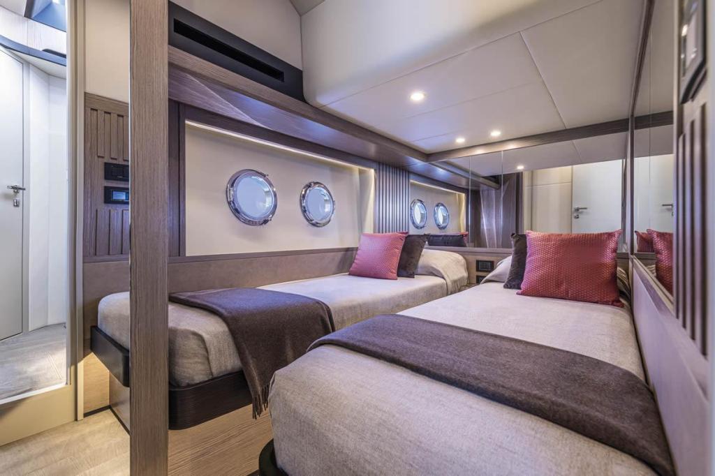 Absolute Navetta 53
