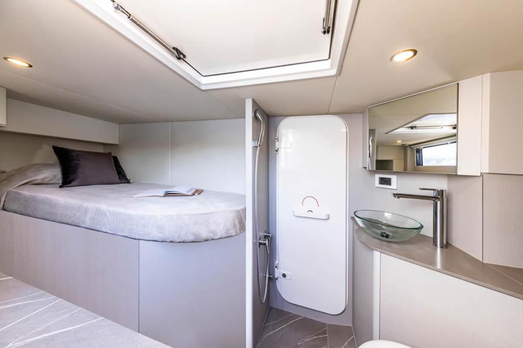 Absolute Navetta 53