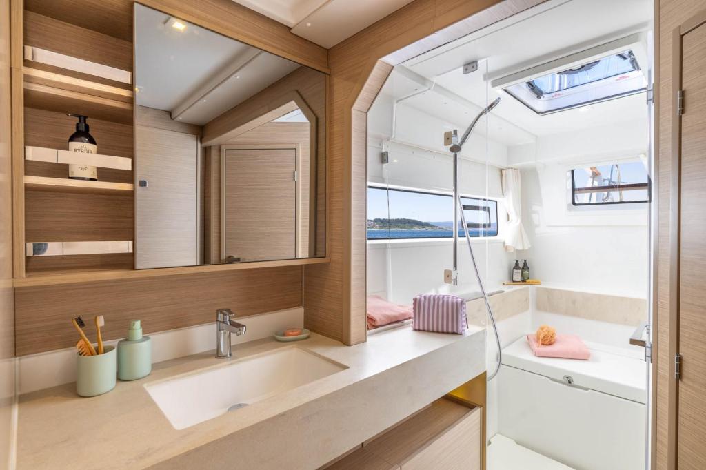 Lagoon 43