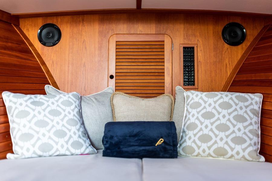 Hinckley Picnic Boat 37