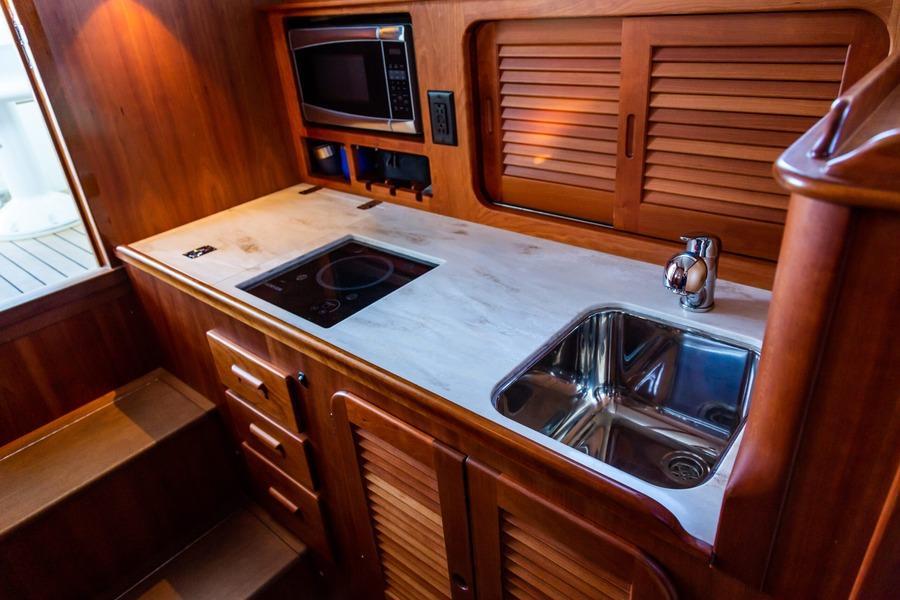 Hinckley Picnic Boat 37