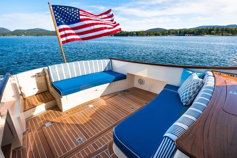 Hinckley Picnic Boat 40