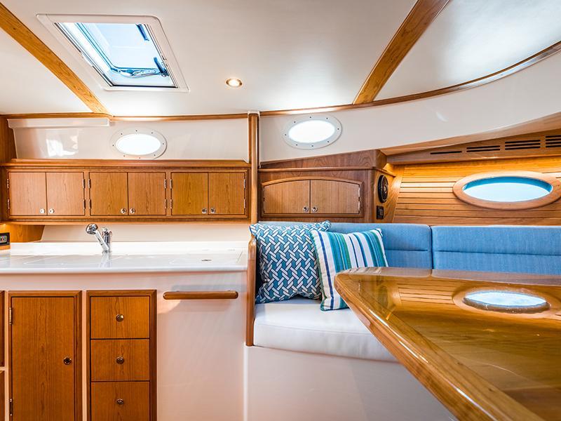 Hinckley Picnic Boat 40