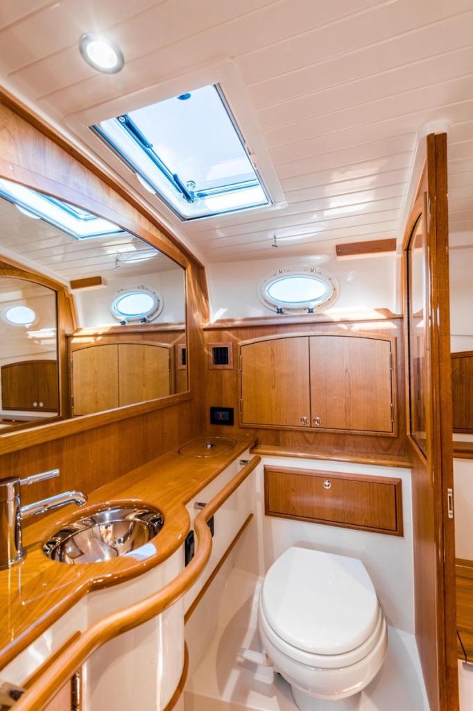 Hinckley Picnic Boat 40