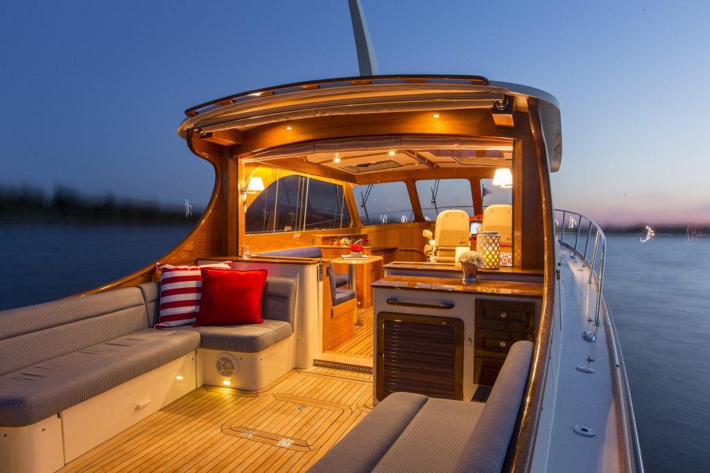 Hinckley Talaria 43 MK II