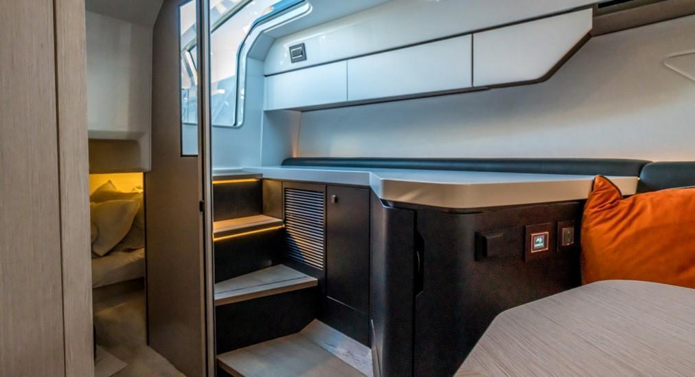 Fairline 33 Outboard