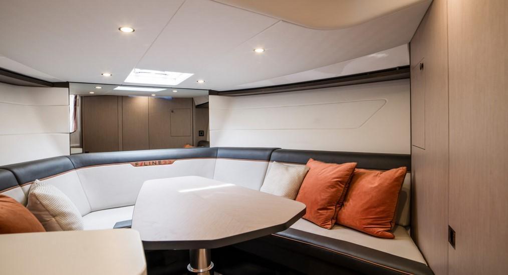 Fairline 33 Outboard