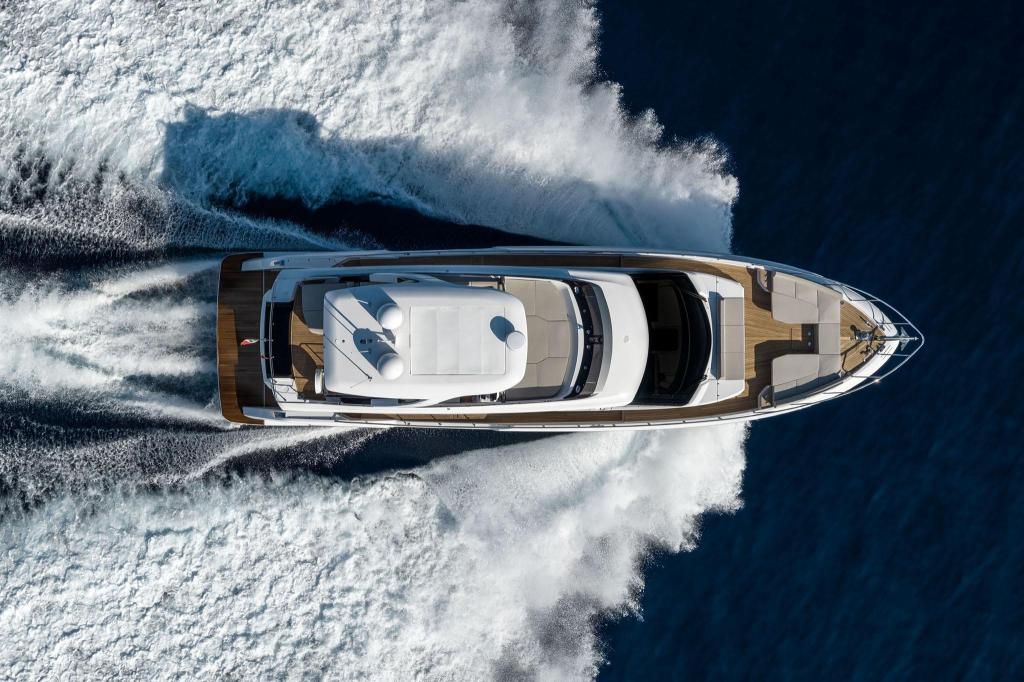 Ferretti 670