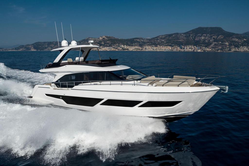 Ferretti 670