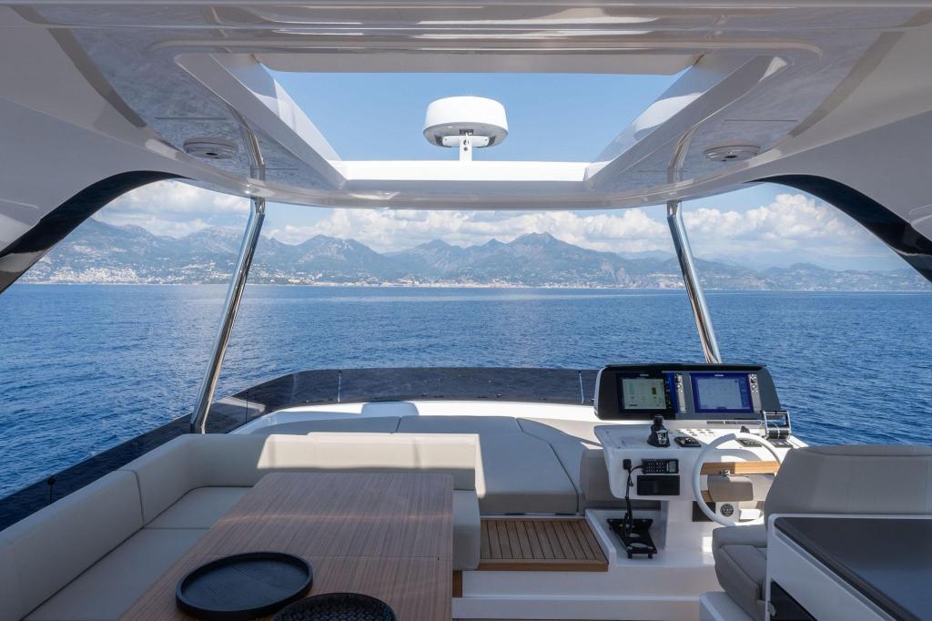 Ferretti 670