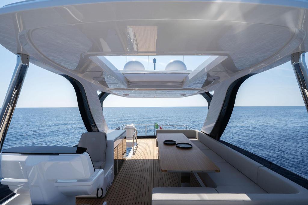 Ferretti 670