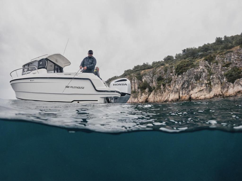 Parker 700 Pilothouse