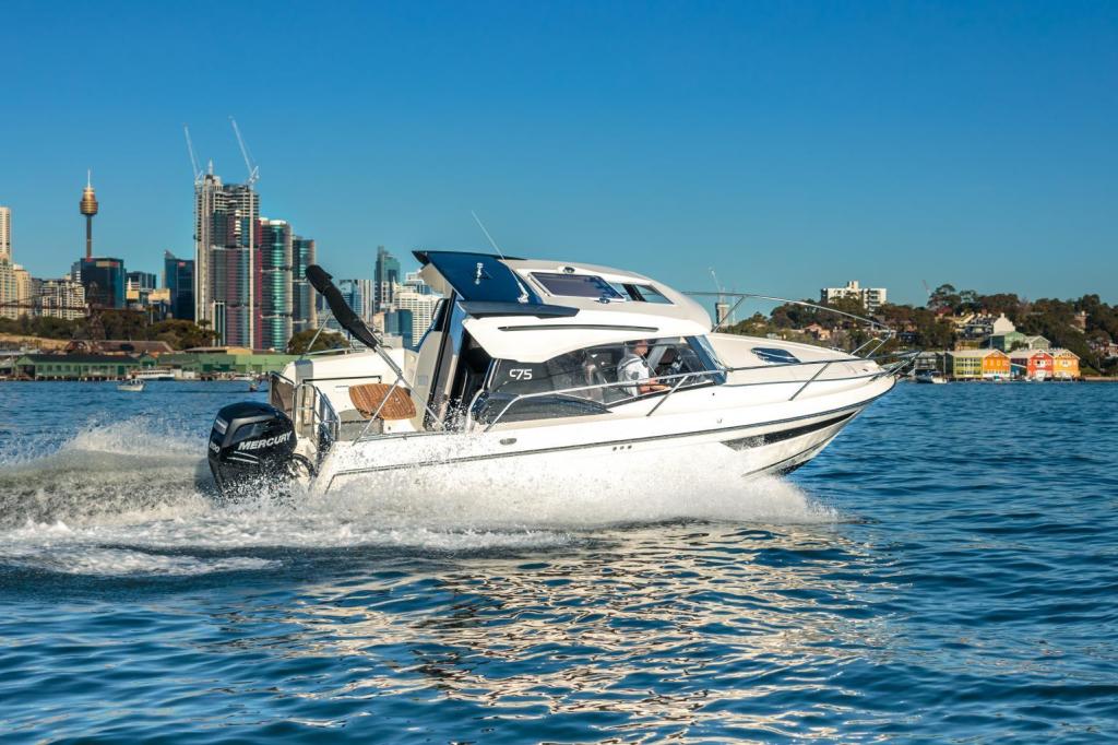 Parker 750 Cabin Cruiser